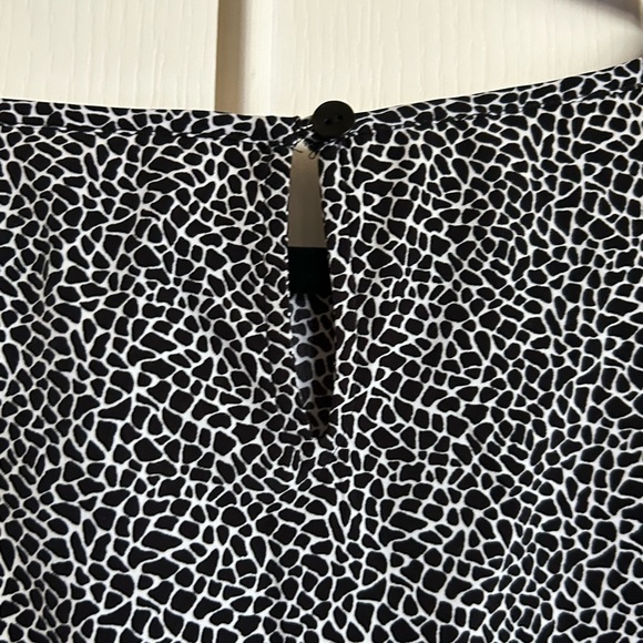 Chico’s mini animal Dritz’s short cap sleeve blouse size medium NEW - Picture 6 of 7
